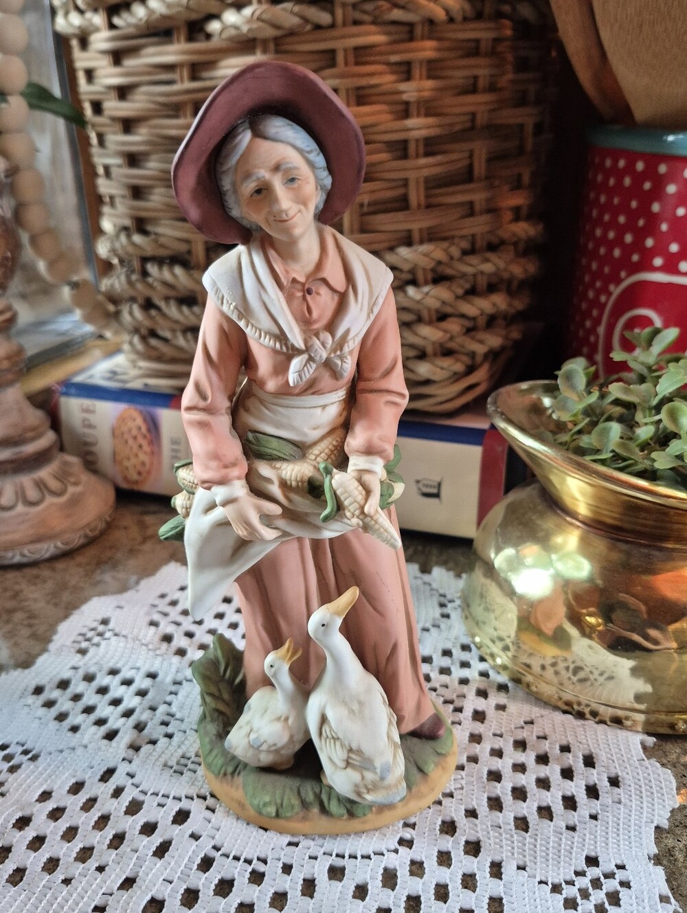 Vintage HOMCO Home Interior Old Woman Feeding Corn To Ducks Figure 1477
